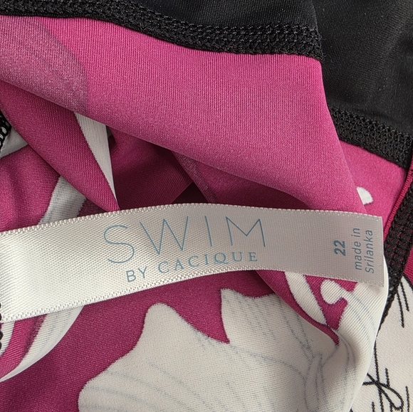 Cacique Swim 22W Rash Guard Long Sleeve Red Black Floral Sangia AX-1924 - Picture 9 of 9